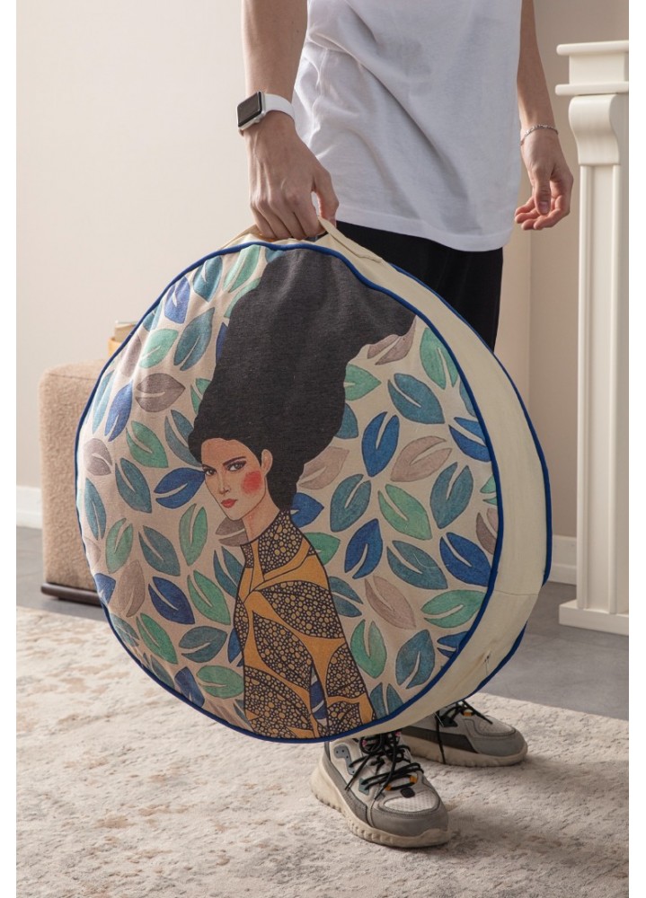 Serenon Elegant Muse Yuvarlak Yer Minderi – Sanat Kadın Figürlü & Mavi Kenarlı